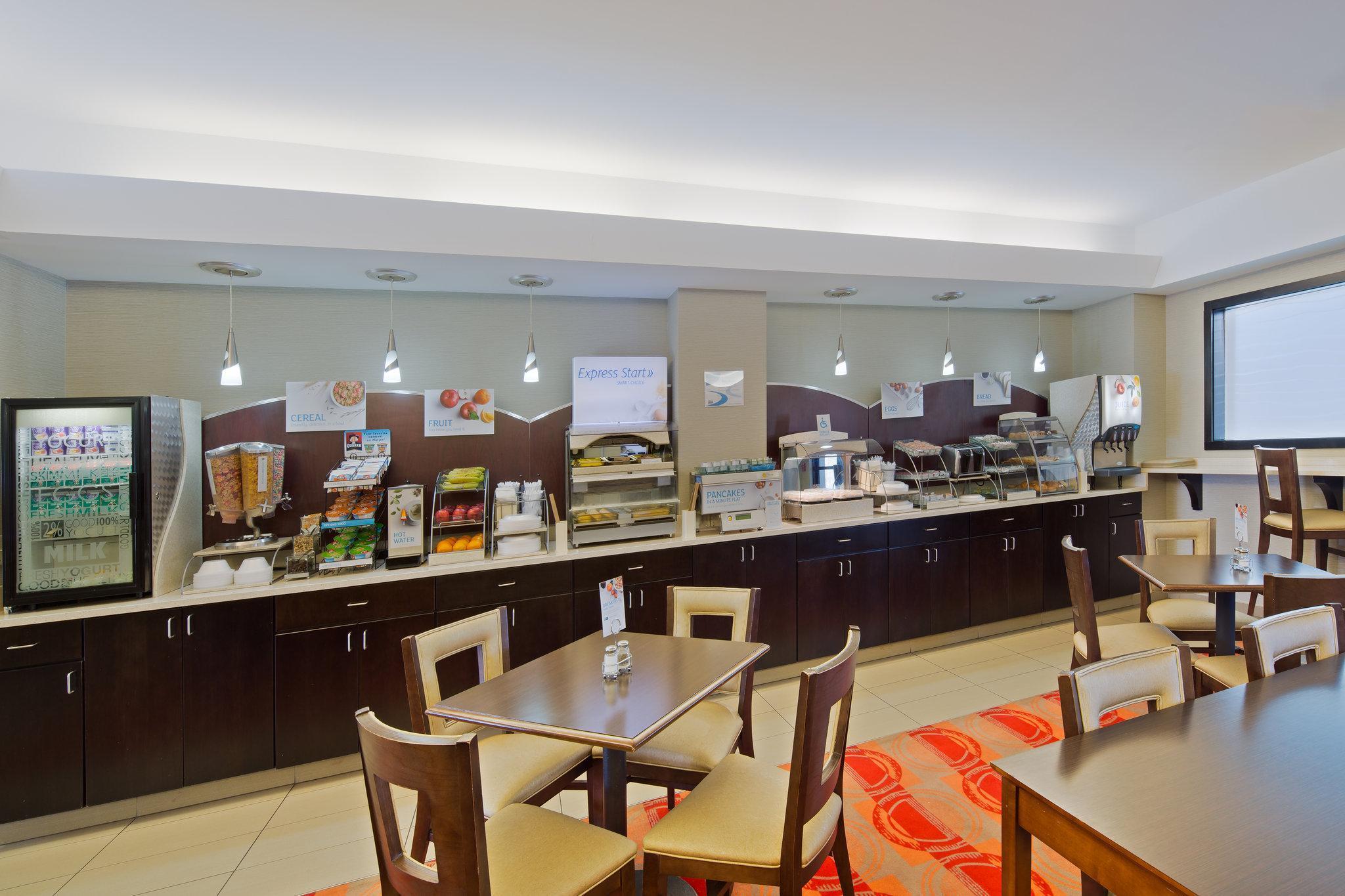 Holiday Inn Express Harrisburg I-81 - Hershey By Ihg Manadahill Екстер'єр фото