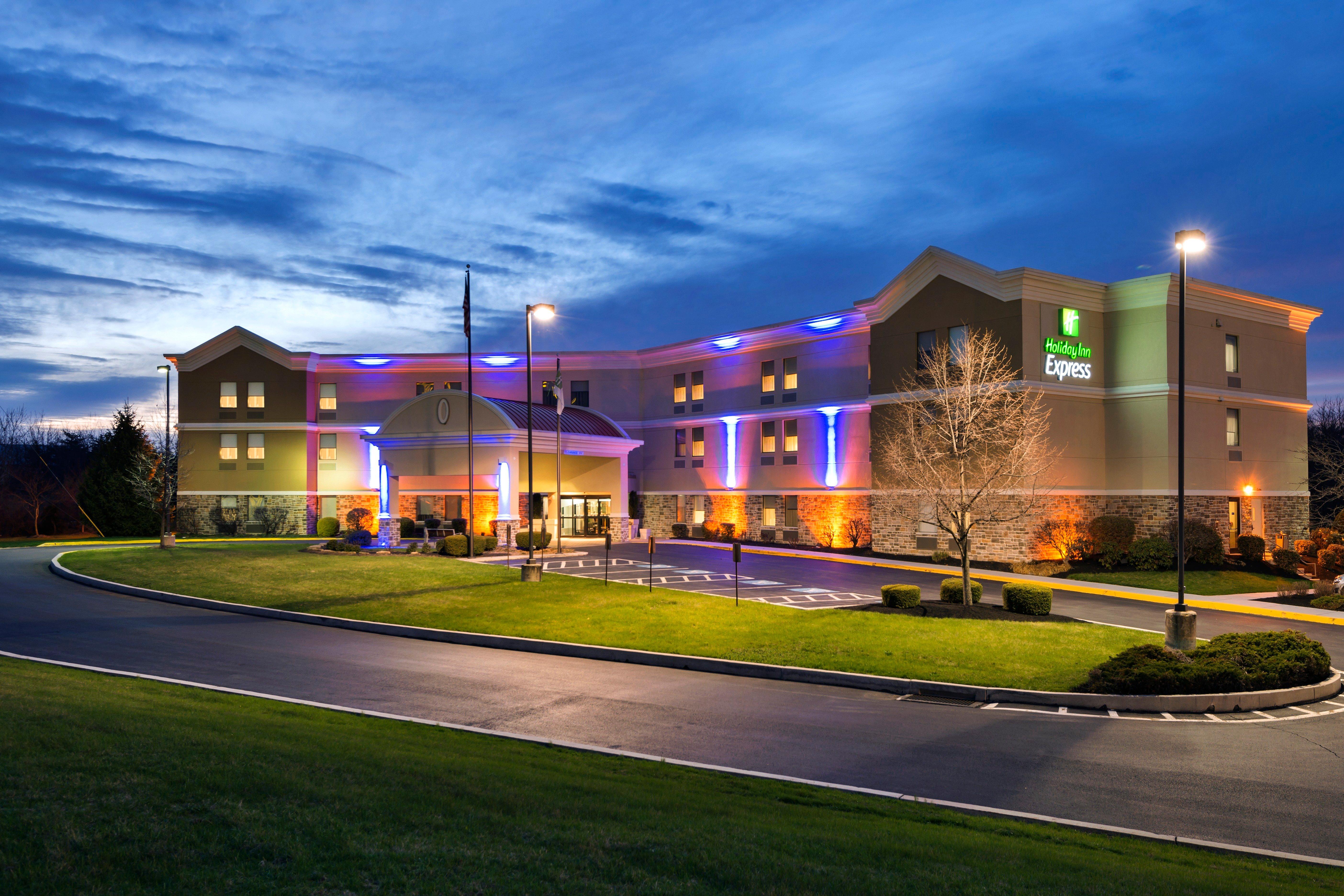 Holiday Inn Express Harrisburg I-81 - Hershey By Ihg Manadahill Екстер'єр фото