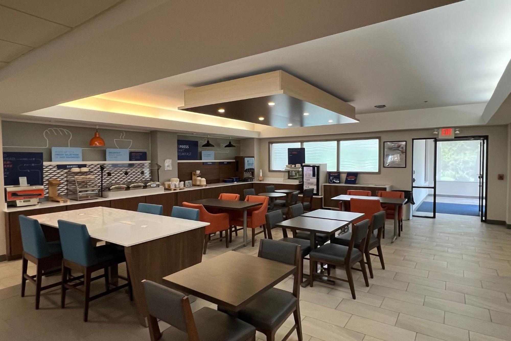 Holiday Inn Express Harrisburg I-81 - Hershey By Ihg Manadahill Екстер'єр фото