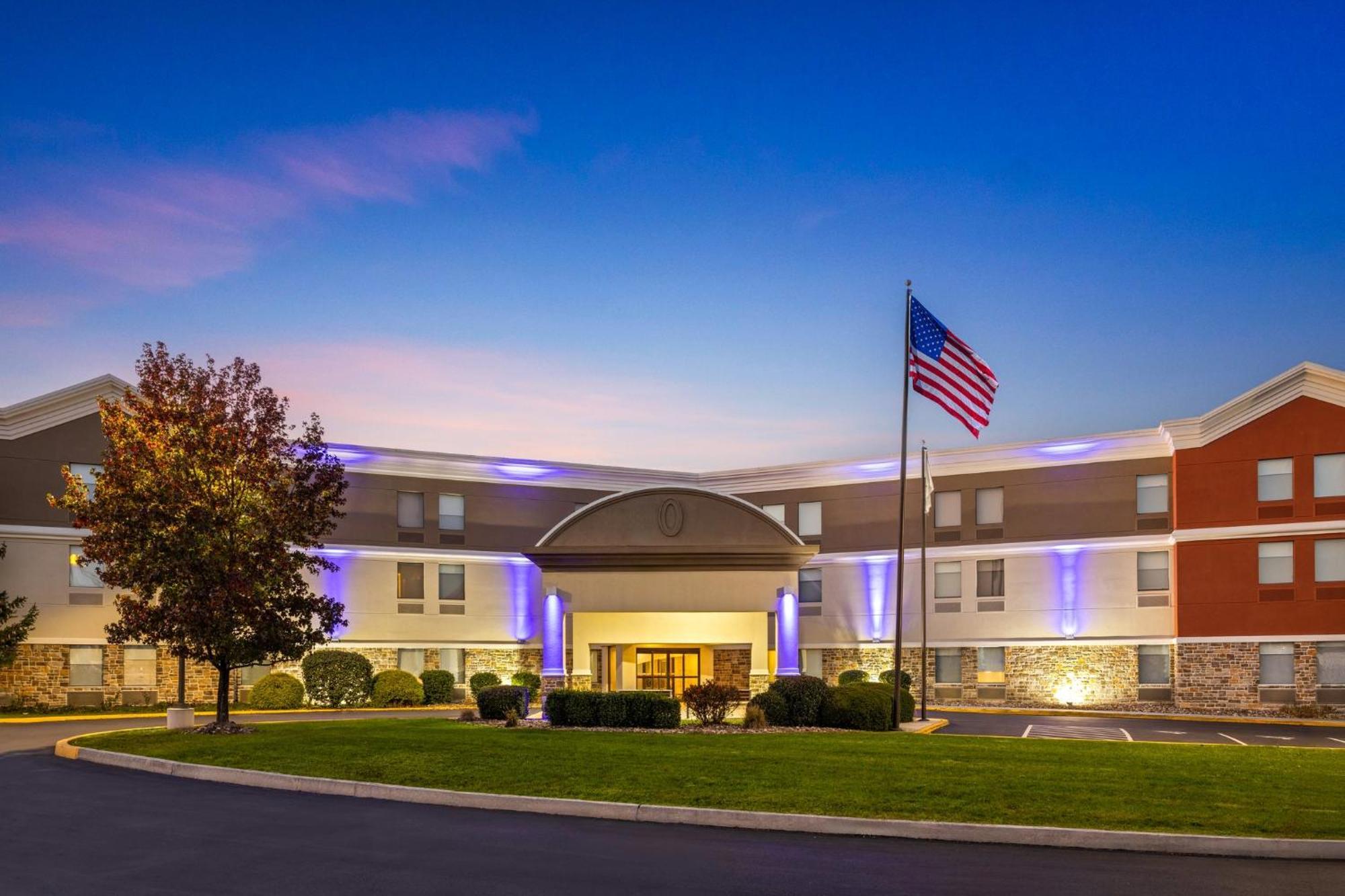 Holiday Inn Express Harrisburg I-81 - Hershey By Ihg Manadahill Екстер'єр фото