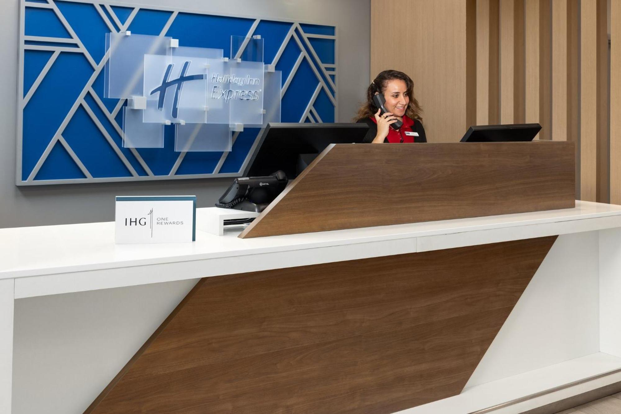 Holiday Inn Express Harrisburg I-81 - Hershey By Ihg Manadahill Екстер'єр фото