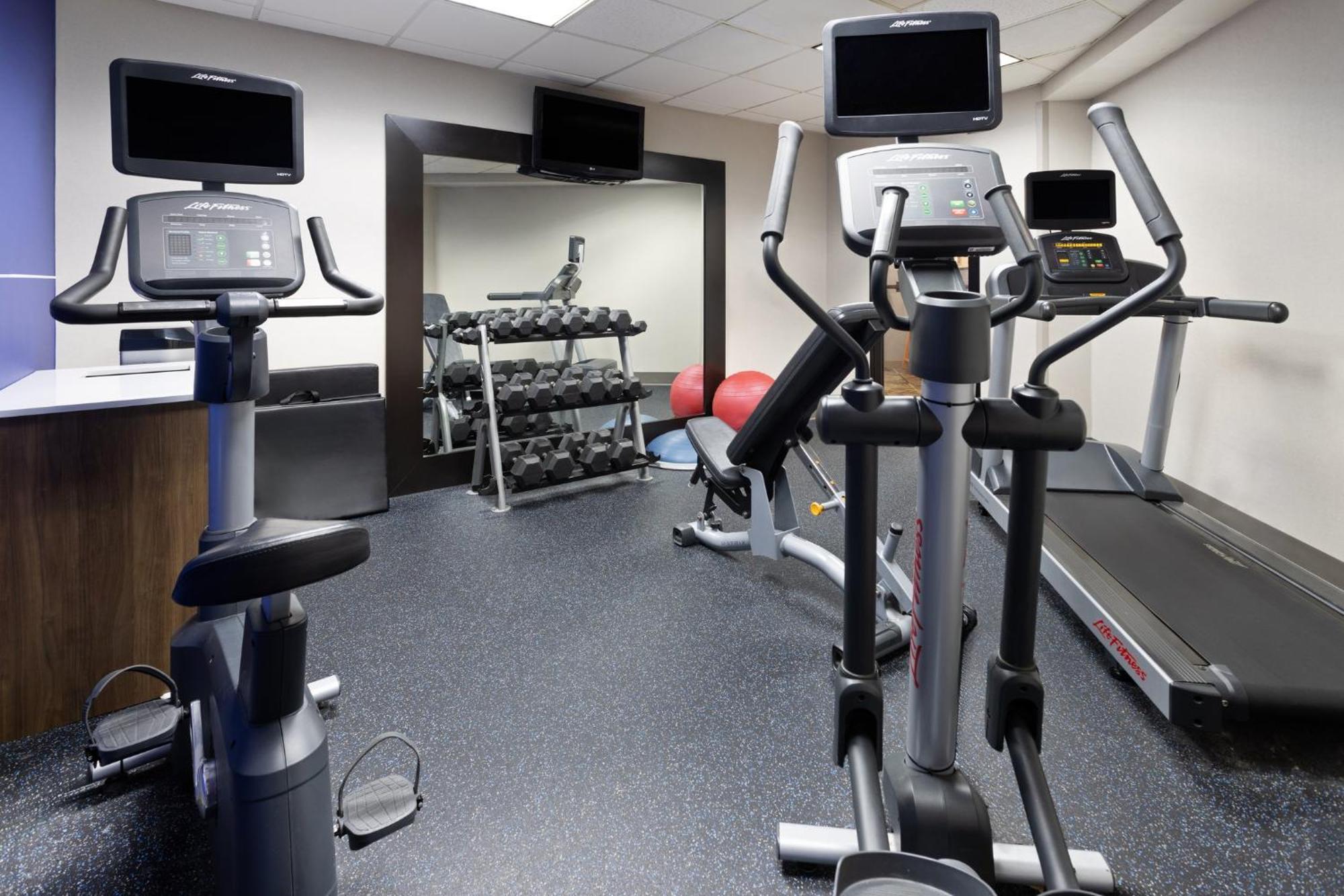 Holiday Inn Express Harrisburg I-81 - Hershey By Ihg Manadahill Екстер'єр фото